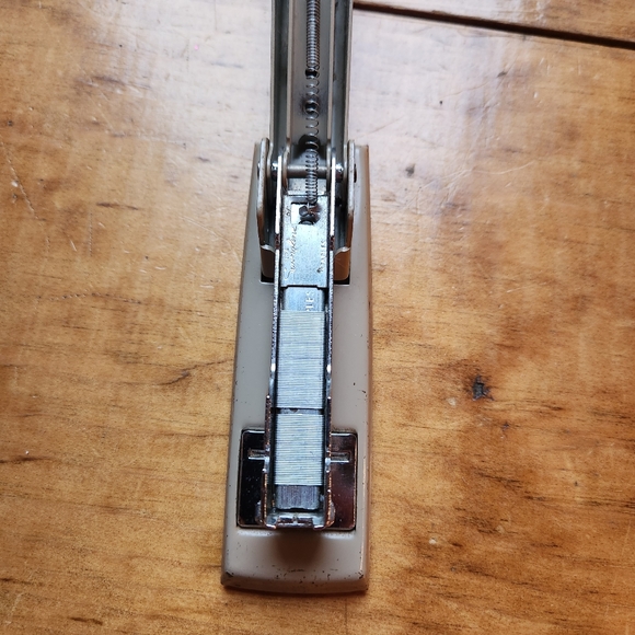 Vintage Swingline Model 711 5" Mini Stapler-Tan - Picture 8 of 8